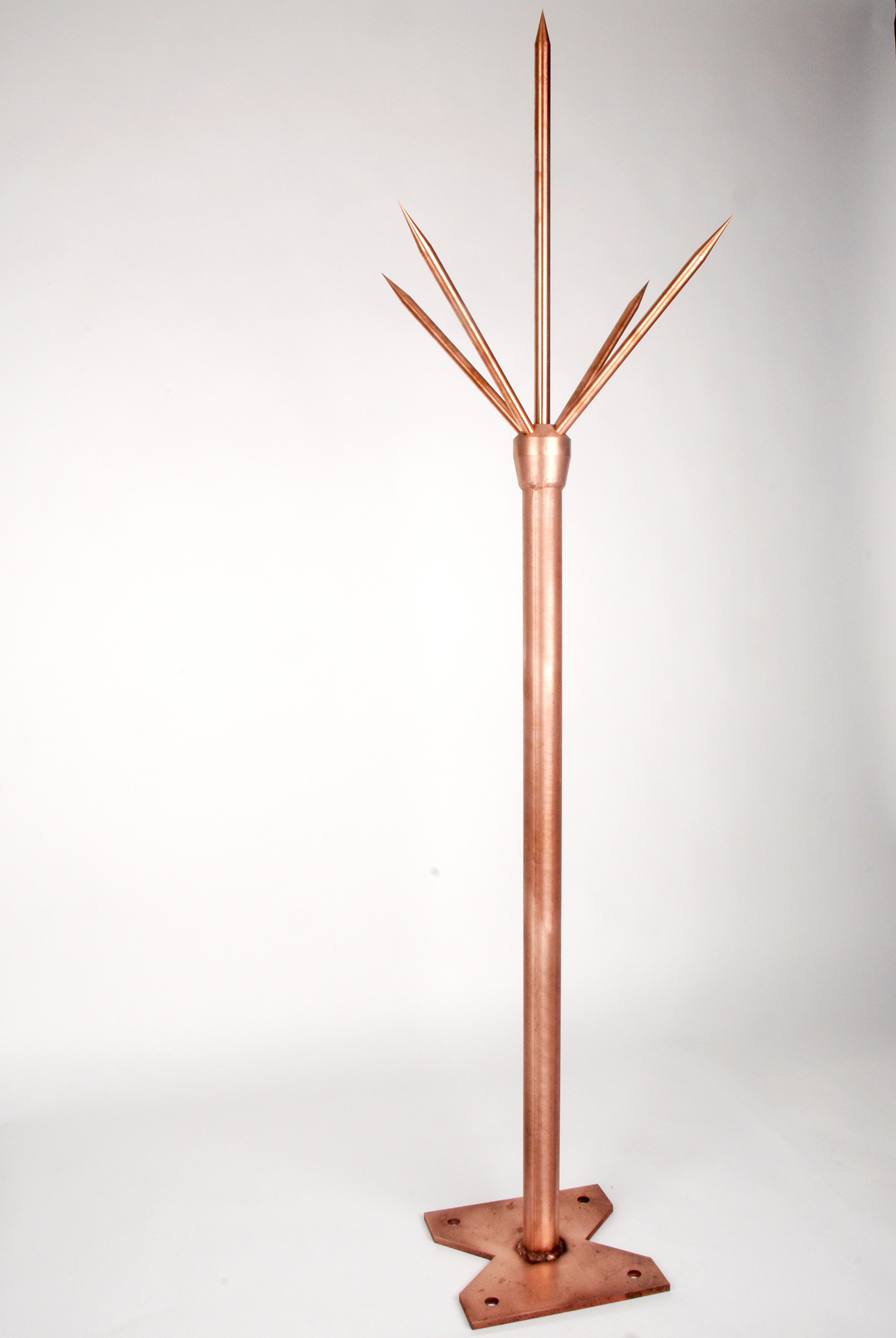 Pararrayos FRANKLIN de cobre con pie de soporte en base plana de 1 m. y 2 m. de longitud de acero cobreado.