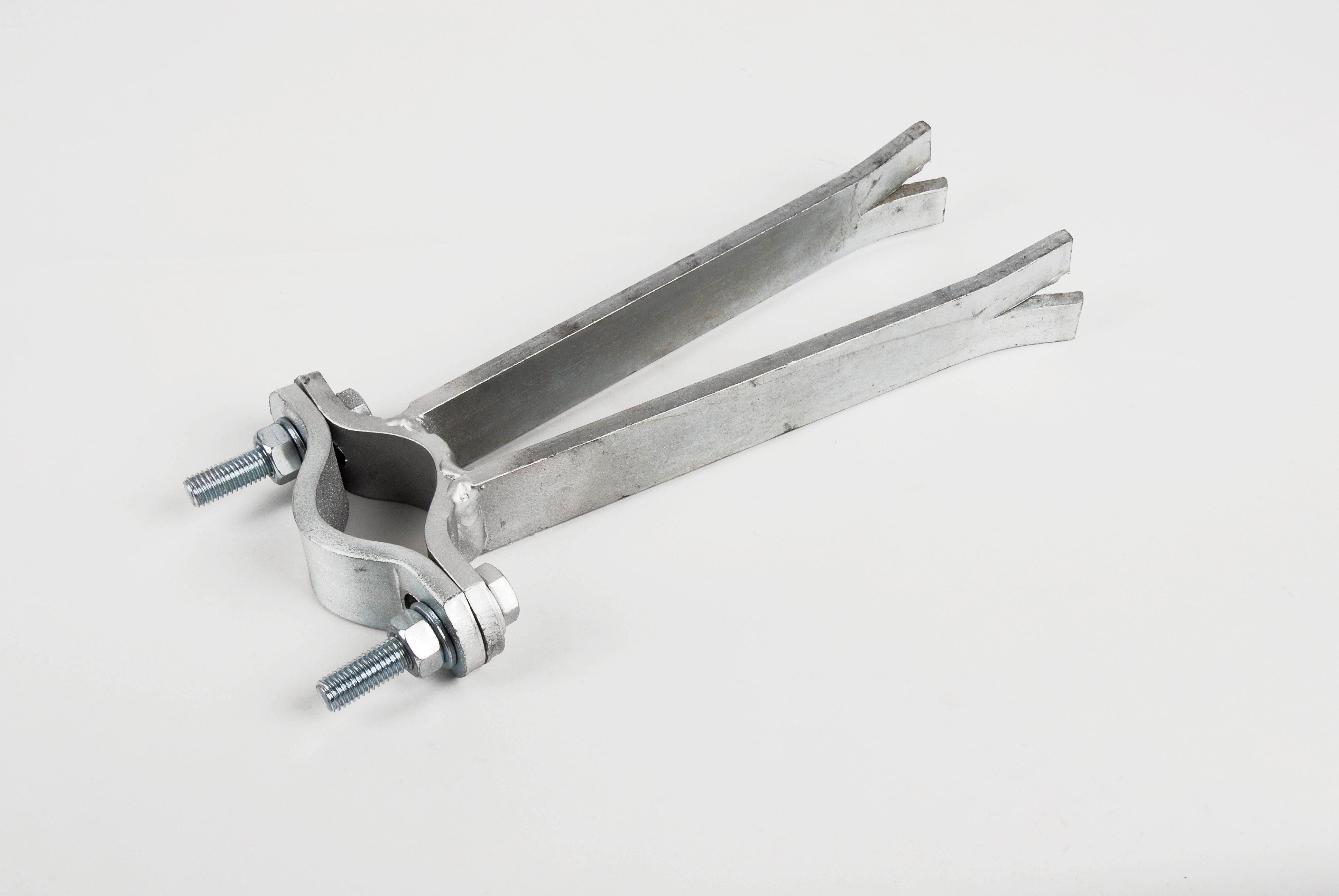 Juego de anclajes para la fijación del mástil de acero galvanizado empotrable