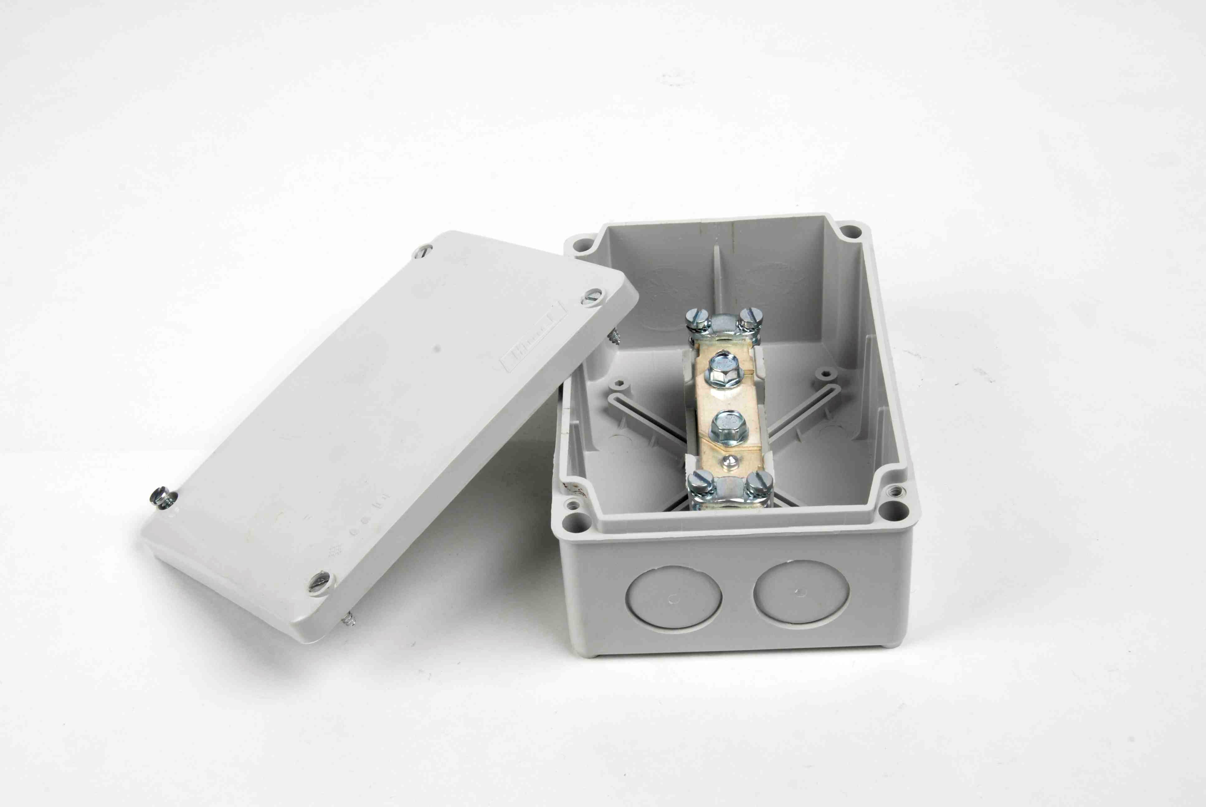 Caja seccionadora para pared