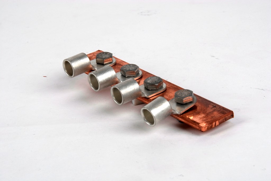 Barra equipotencial de cobre con 4 terminales